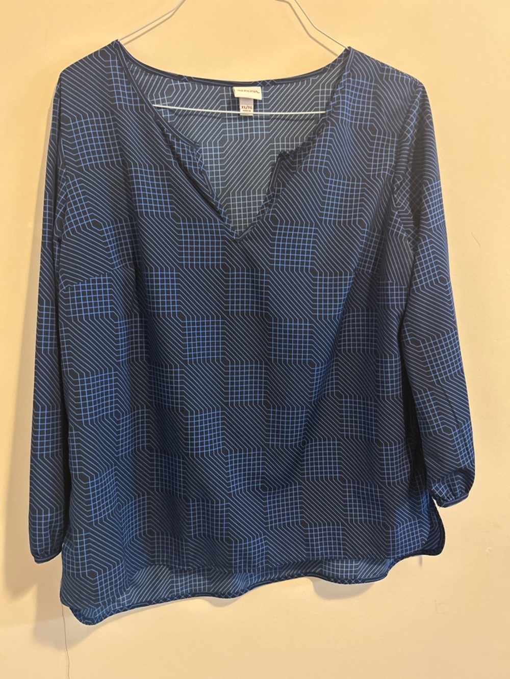 Merona‎ Navy & Blue Geometric V-Neck Blouse